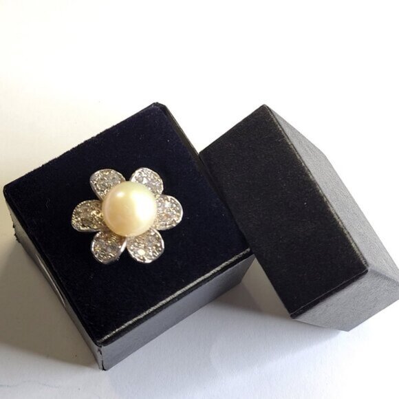 Genuine White Pearl and Swaroski Flower Ring Size 5.5 - Picture 2 of 7